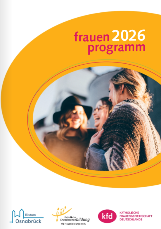 Frauenprogramm 2026: Diözesane Veranstaltung mit Teilnehmern in geselligem Austausch.
